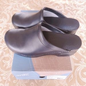 Dansko Sonja Box Leather Black Size 39